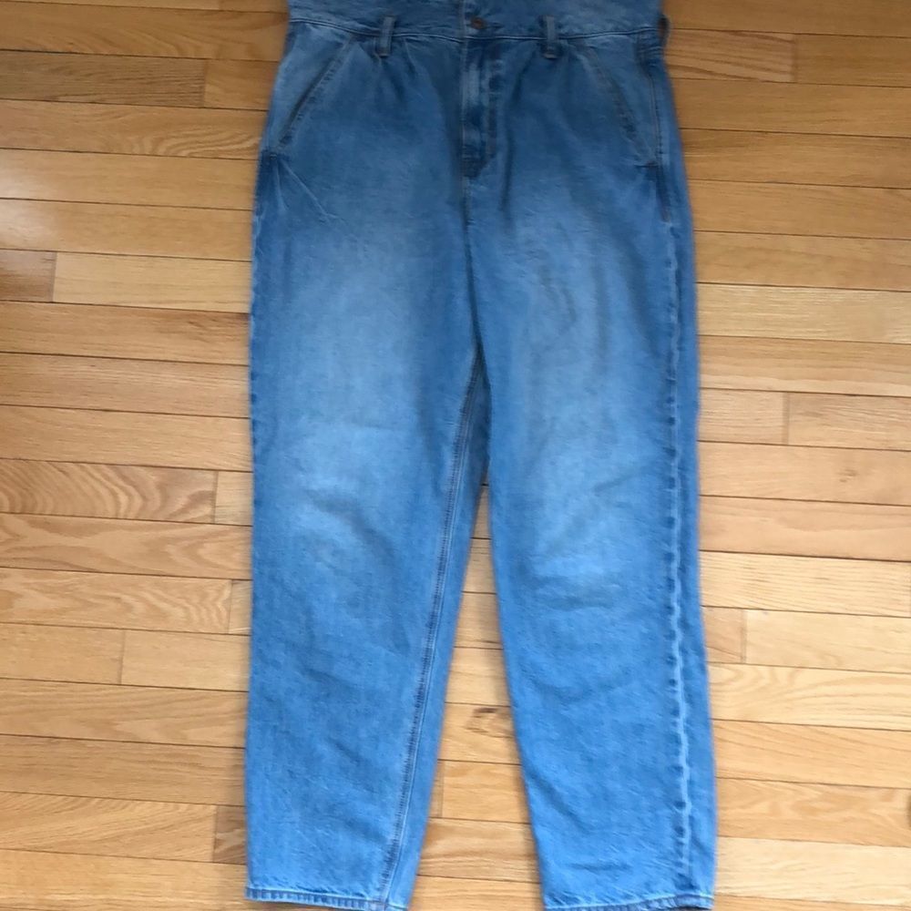 American Eagle Jeans Mom Pleated High Rise Light Wash